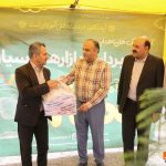 اهدای۳هزار بسته لوازم التحریر به دانش آموزان کم برخورداردربازار سیار رسالت